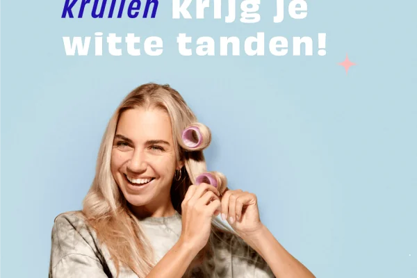 Beeld Social Campagne White Teeth Forever blauw 4
