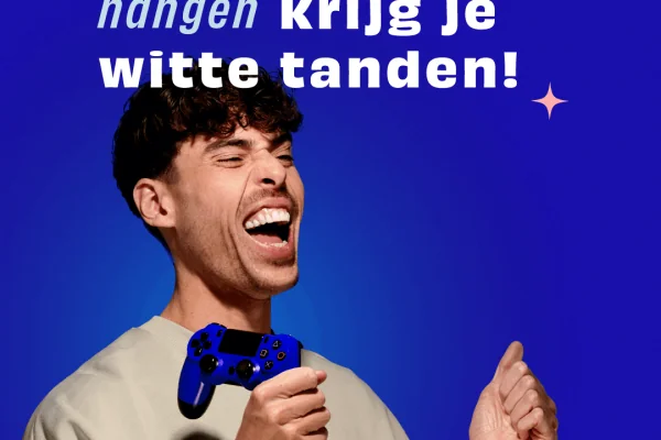 Beeld Social Campagne White Teeth Forever blauw 8