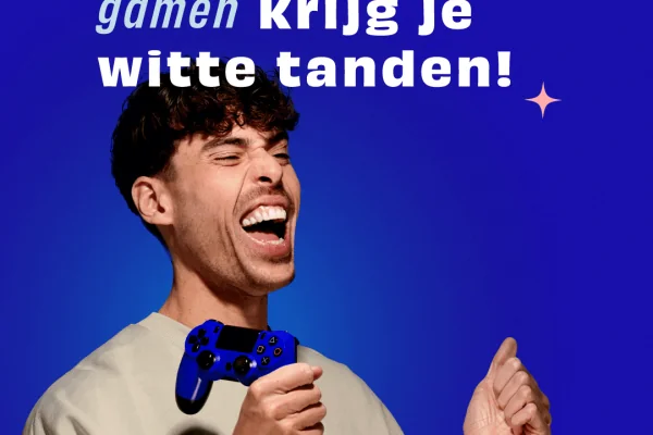 Beeld Social Campagne White Teeth Forever blauw 6